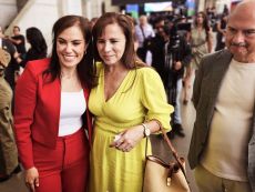 Alcaldesa Ale Gutiérrez y Mónica Calvillo