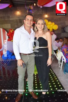 Hugo Hernández y Paulina Garcidueñas