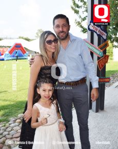 Luciana Moreno,  Yazmín Murillo y Jorge Moreno